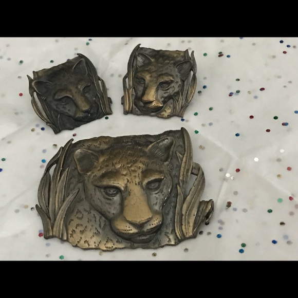 Jewelry - Bronze Gold Leopard Brooch Set